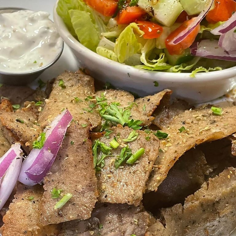 Delicious Gyro Platter: A Mediterranean Delight